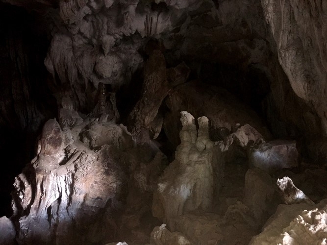 Ngỡ ngàng trước vẻ đẹp kỳ vĩ của hang động Khó Chua La