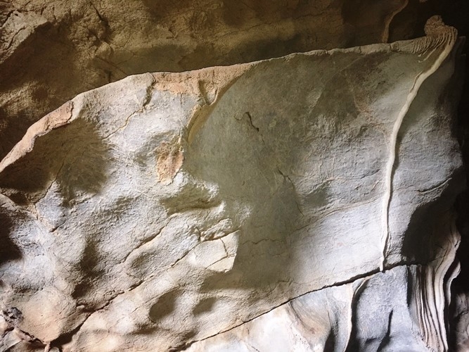 Ngỡ ngàng trước vẻ đẹp kỳ vĩ của hang động Khó Chua La