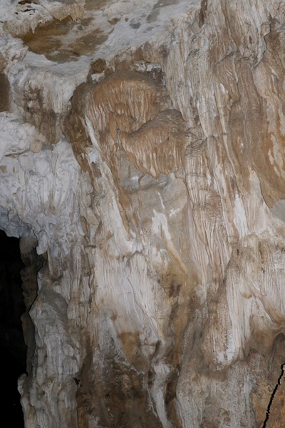 Ngỡ ngàng trước vẻ đẹp kỳ vĩ của hang động Khó Chua La