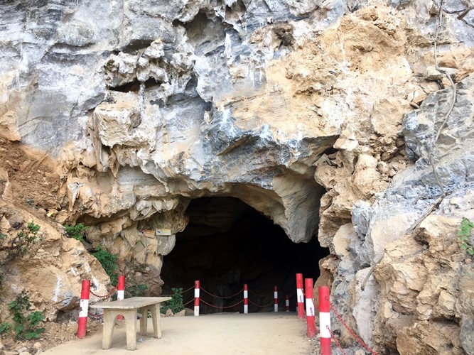 Ngỡ ngàng trước vẻ đẹp kỳ vĩ của hang động Khó Chua La