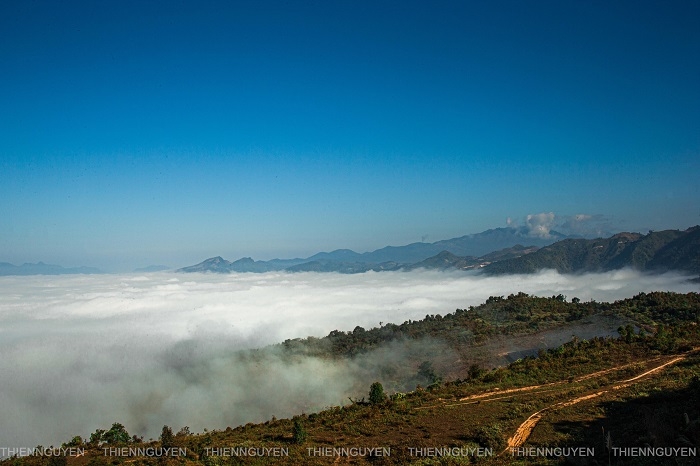Lên Điện Biên ngắm biển mây trắng bồng bềnh giữa đất trời Lên Điện Biên ngắm biển mây trắng bồng bềnh giữa đất trời