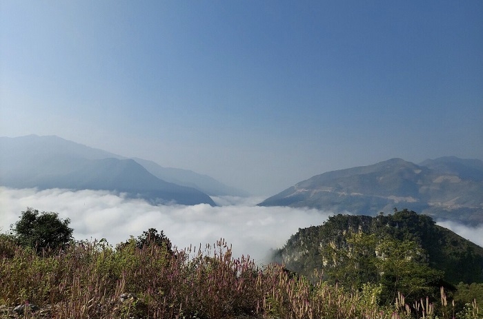 Lên Điện Biên ngắm biển mây trắng bồng bềnh giữa đất trời Lên Điện Biên ngắm biển mây trắng bồng bềnh giữa đất trời