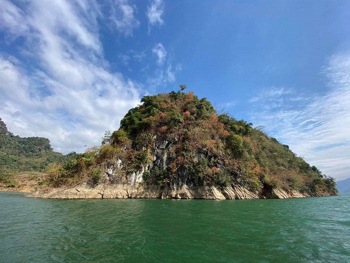 Lên Điện Biên ngắm biển mây trắng bồng bềnh giữa đất trời Lên Điện Biên ngắm biển mây trắng bồng bềnh giữa đất trời