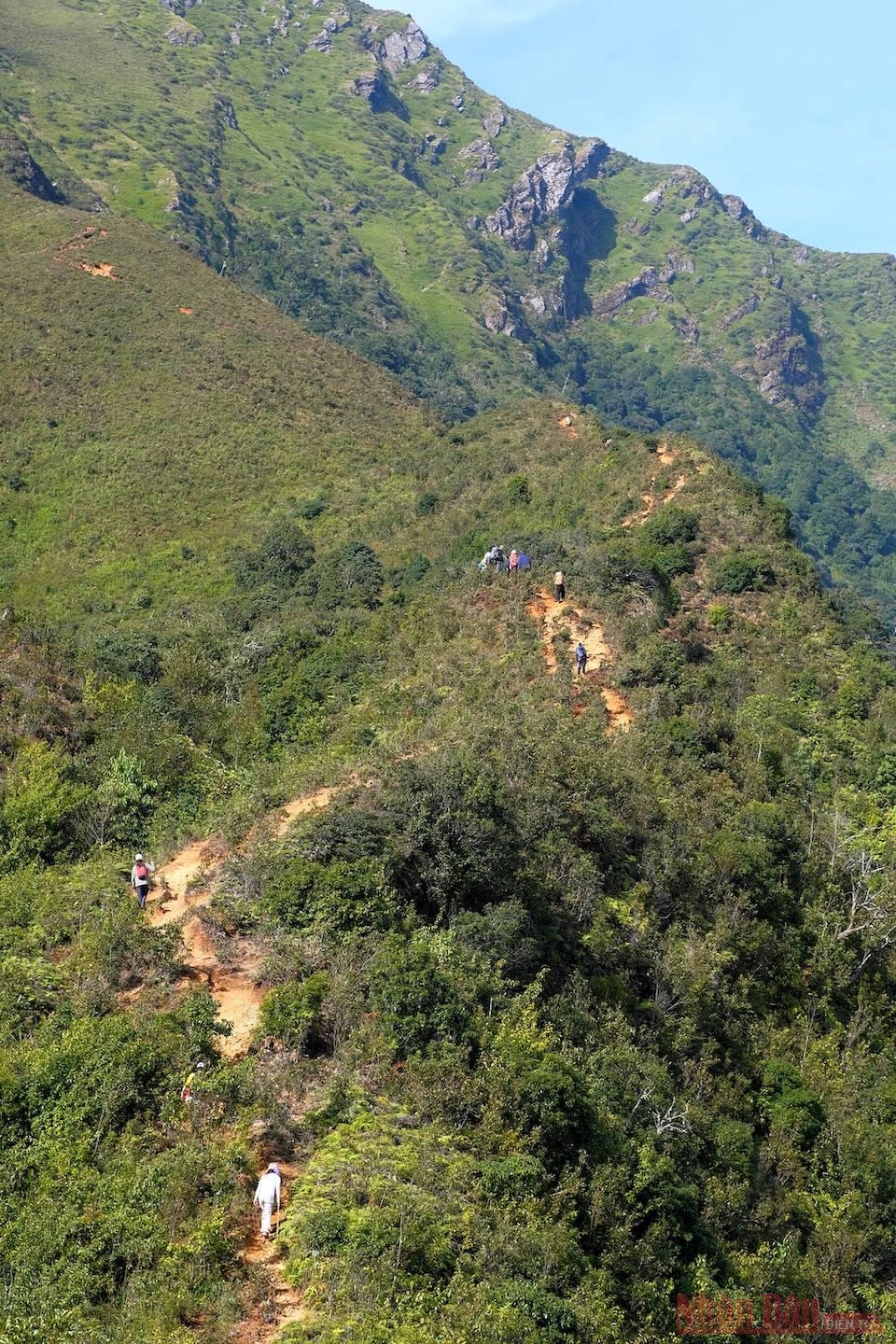 Tà Chì Nhù, cung đường chinh phục nóc nhà Yên Bái Tà Chì Nhù, cung đường chinh phục nóc nhà Yên Bái