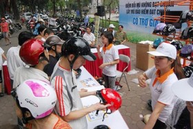 TP HCM sắp đổi mũ bảo hiểm đạt chuẩn có trợ giá