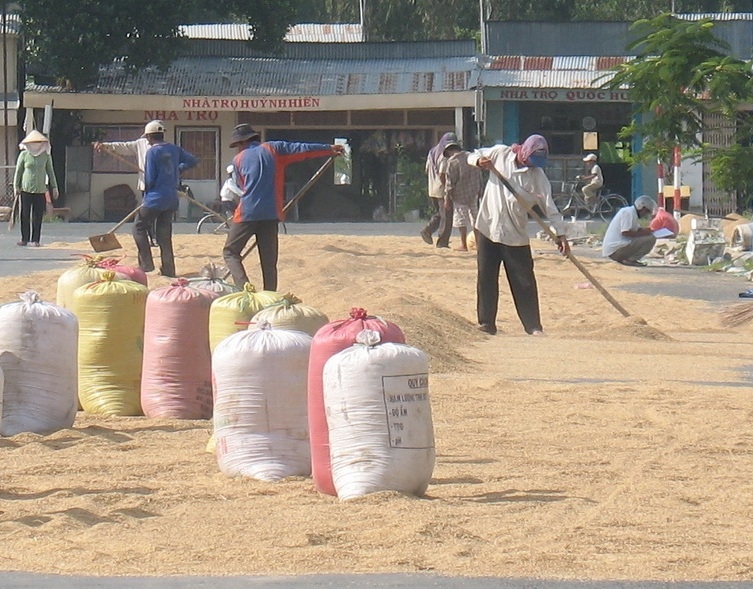 https://cdn.petrotimes.vn/stores/news_dataimages/dothuytrang/092012/21/20/IMG_1655jpg.jpg