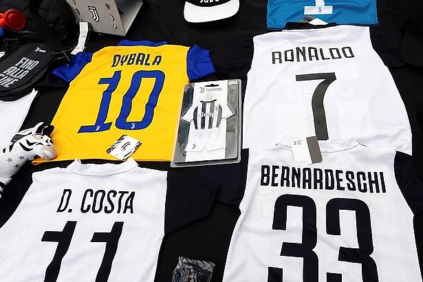 mau ao ba dam gia da co ten ronaldo