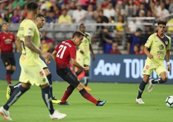 Man Utd bị đội bóng "dưới cơ" cầm hòa