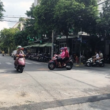 mot phu nu dang ngu bi ke la mat xong vao cuop dien thoai