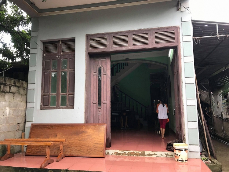 hung yen hai vo chong tu vong voi nhieu vet thuong tren nguoi