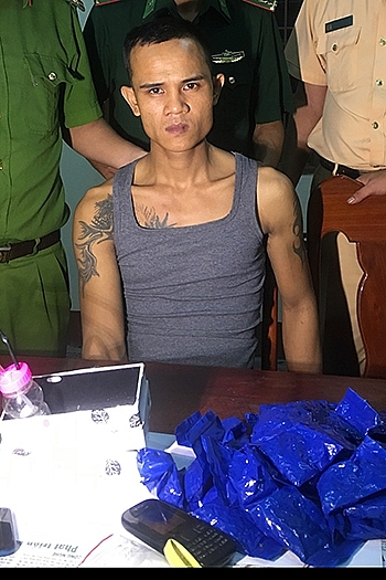 cong an truy duoi 20km bat thanh nien van chuyen ma tuy