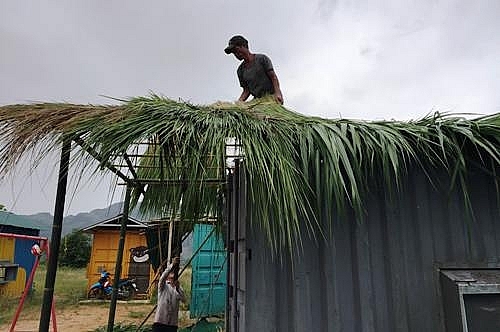 ky tuc xa bang container cua hoc sinh mien nui quang ngai