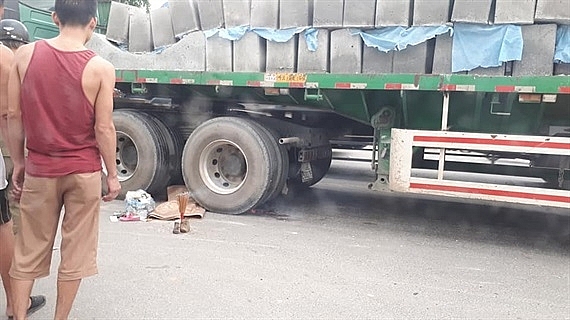 ha noi va cham voi container 2 ong chau thuong vong