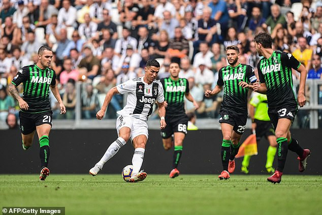 Khoảnh khắc ấn tượng khi C.Ronaldo ghi bàn cho Juventus nhung khoanh khac sung suong tot do cua cronaldo khi ghi ban dau tien cho juventus