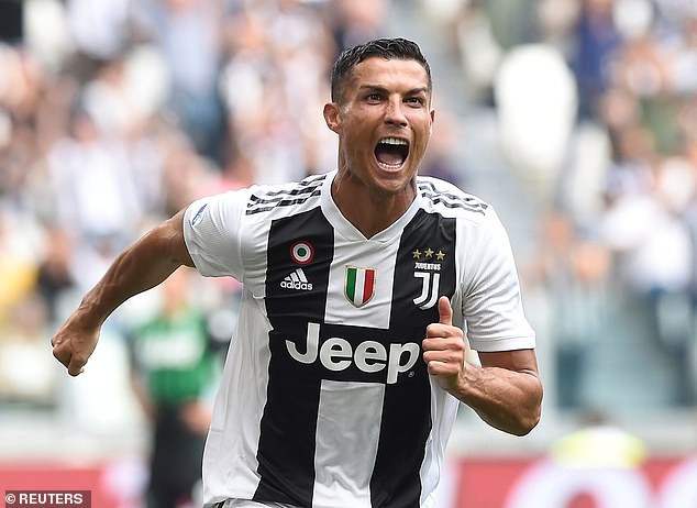 Khoảnh khắc ấn tượng khi C.Ronaldo ghi bàn cho Juventus nhung khoanh khac sung suong tot do cua cronaldo khi ghi ban dau tien cho juventus