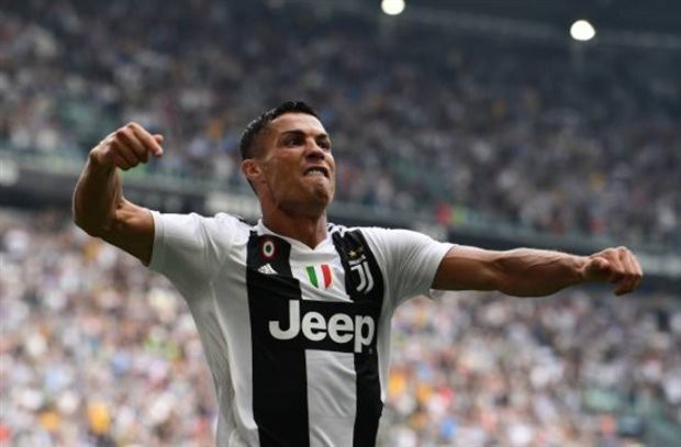 Khoảnh khắc ấn tượng khi C.Ronaldo ghi bàn cho Juventus nhung khoanh khac sung suong tot do cua cronaldo khi ghi ban dau tien cho juventus