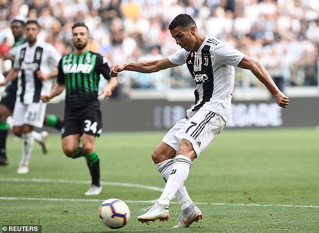 Khoảnh khắc ấn tượng khi C.Ronaldo ghi bàn cho Juventus nhung khoanh khac sung suong tot do cua cronaldo khi ghi ban dau tien cho juventus