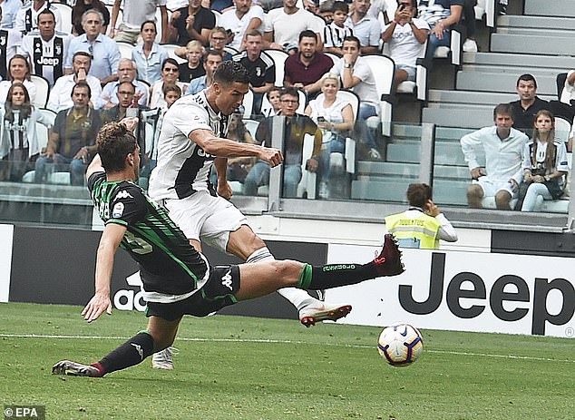Khoảnh khắc ấn tượng khi C.Ronaldo ghi bàn cho Juventus nhung khoanh khac sung suong tot do cua cronaldo khi ghi ban dau tien cho juventus