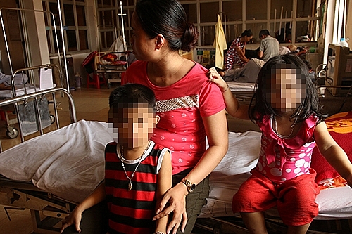 cong an tam giu nguoi dan ong dot nha dinh tu thieu cung ba con
