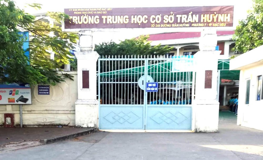 phu huynh mat sat thay chi vi cai quan dui cua con dao duc o dau