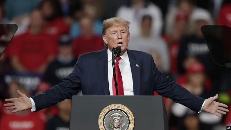 tong thong trump tu cho minh la nguoi bao ve chau au chong lai nga