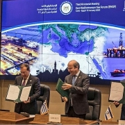 thach thuc tat ca tho nhi ky tiep tuc tham do dau khi o dia trung hai