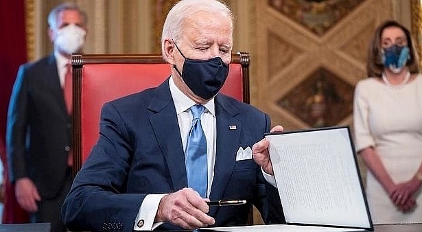 Thông báo tạm hoãn các dự án khoan dầu trên các vùng đất và vùng biển liên bang, Joe Biden tuyên chiến với nhiên liệu hoá thạch