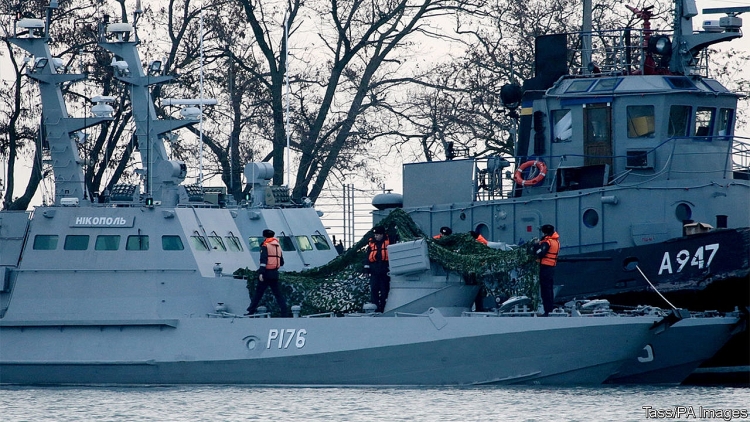 eu trung phat 8 nguoi nga lien quan vu bat giu tau ukraine