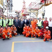 thach thuc tat ca tho nhi ky tiep tuc tham do dau khi o dia trung hai