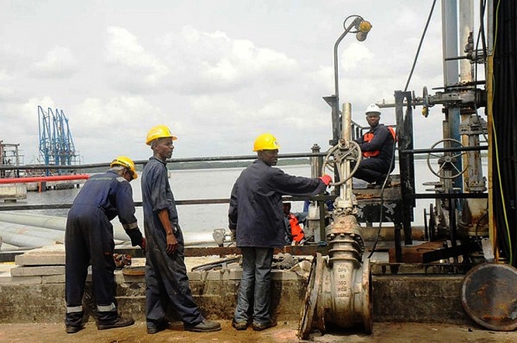 Nigeria tốn hàng trăm triệu USD để bảo trì các nhà máy lọc dầu ngừng hoạt động Nigeria tốn hàng trăm triệu USD để bảo trì các nhà máy lọc dầu ngừng hoạt động