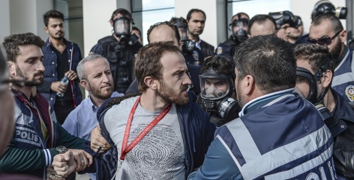 Thổ Nhĩ Kỳ đàn áp báo chí đối lập tin nhap 20160306000043