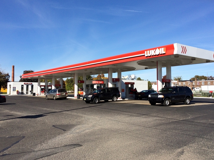 nga dong cua mot van phong lukoil o my