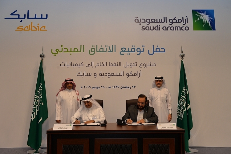 aramco mua 70 co phan cua tap doan hoa dau sabic