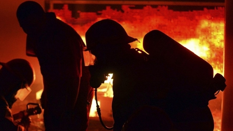 Cháy giếng khai thác dầu bất hợp pháp tại Indonesia chay gieng khai thac dau bat hop phap tai indonesia