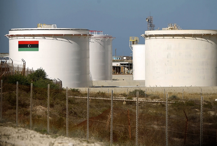 chien su leo thang libya ngung khai thac dau