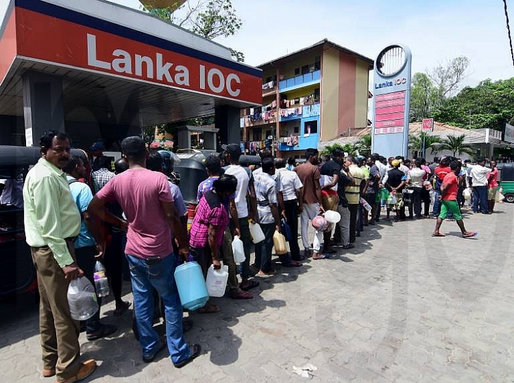 Sri Lanka áp đặt các hạn chế về nhiên liệu