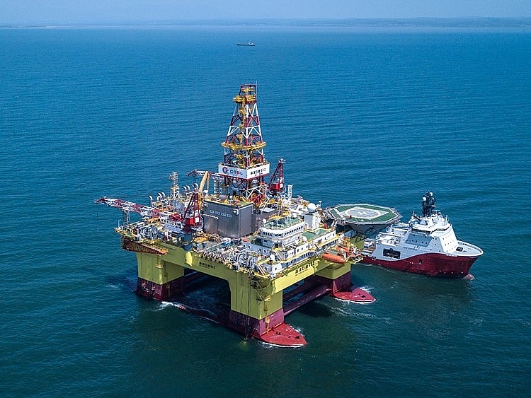 gazprom neft tang cuong hoat dong tren them luc dia