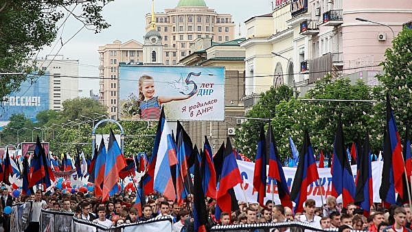 hai nuoc cong hoa vung donbass ky niem 5 nam thanh lap