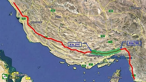 Iran lần đầu bán dầu không qua eo biển Hormuz Iran lần đầu bán dầu không qua eo biển Hormuz