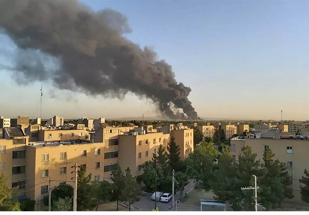 Hình ảnh vụ cháy nhà máy lọc dầu ở Tehran Hình ảnh vụ cháy nhà máy lọc dầu ở Tehran