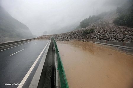 Kéo thả ảnh vào nội dung biên tập
