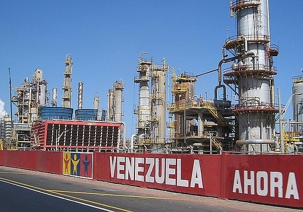 nha may loc dau lon nhat venezuela bi cup dien