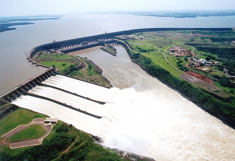 paraguay brazil khung hoang chinh tri ngoai giao tu mot thoa thuan nang luong