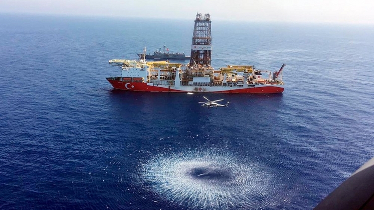 tho nhi ky phat hien nhieu mo khi dot o bien den