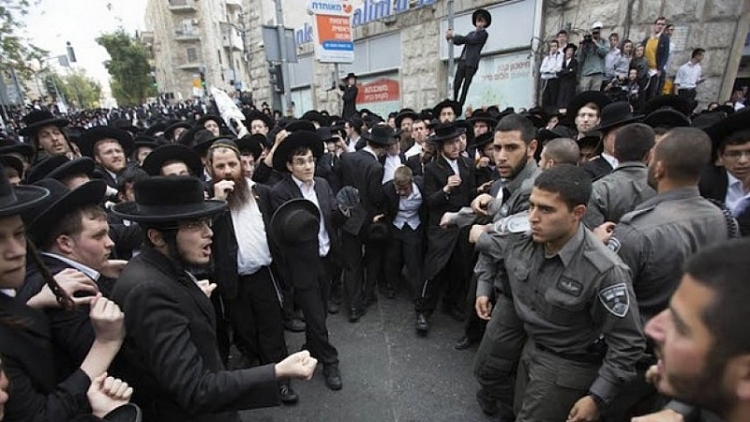 Ukraine: Cảnh sát bắt giữ một nhóm tội phạm người Israel tống tiền du khách