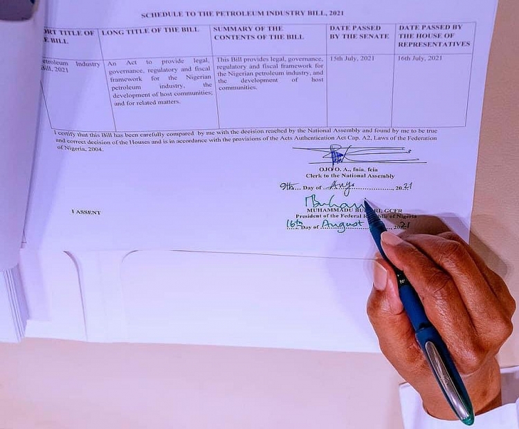 Một số công ty chuẩn bị rút khỏi nhiều mỏ thăm dò và khai thác do các định hướng chiến lược mới của Nigeria Một số công ty chuẩn bị rút khỏi nhiều mỏ thăm dò và khai thác do các định hướng chiến lược mới của Nigeria