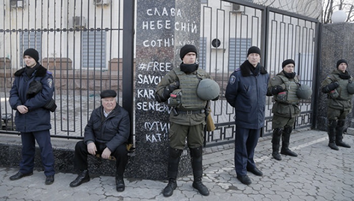 dai su quan nga tai kiev bi tan cong giua dem khuya