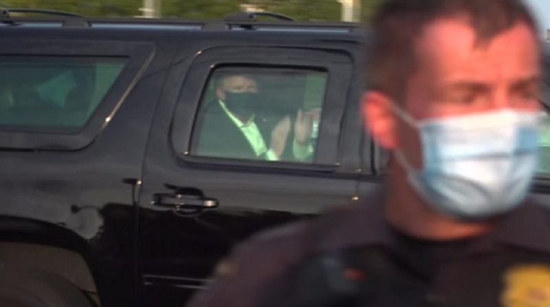 2258114749837-trumpwaving