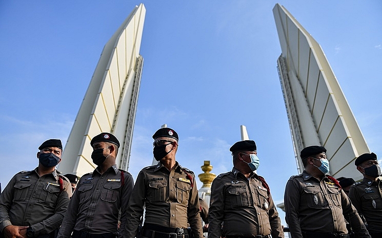 5443-manif-prayuth-thailande-cordon-police