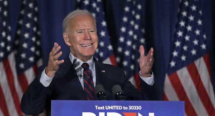 cuu pho tong thong biden so sanh tuyen bo cua ong trump ve dau mo syria nhu poster tuyen dung is
